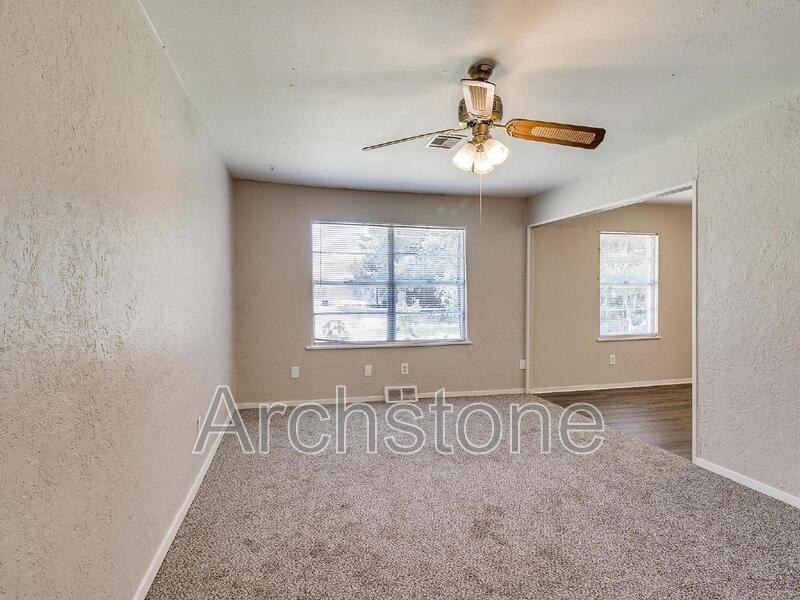 2713 Sw 61st St - Photo 3 of 39