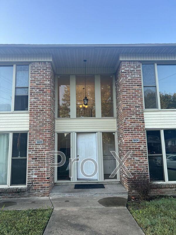 1604 W Broadway St - Photo 2 of 19