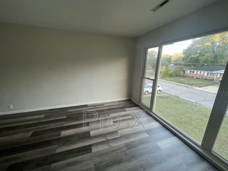 1604 W Broadway St - Photo 3 of 19