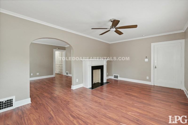 2030 Wyndhurst Rd Uppr - Photo 4 of 21