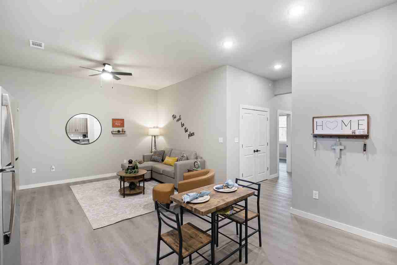401 North Independence Avenue - Photo 7 of 44