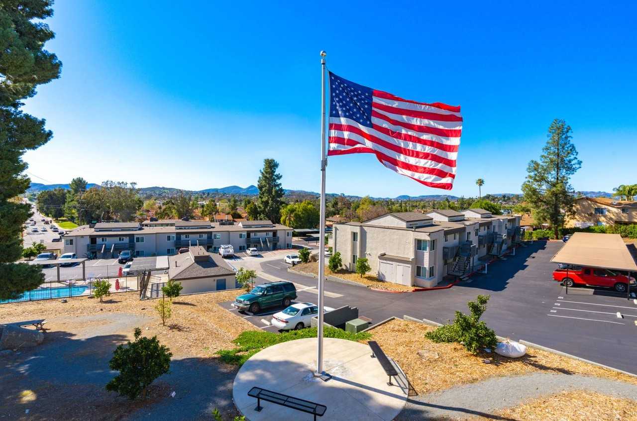 62u - Photo 4 of 11