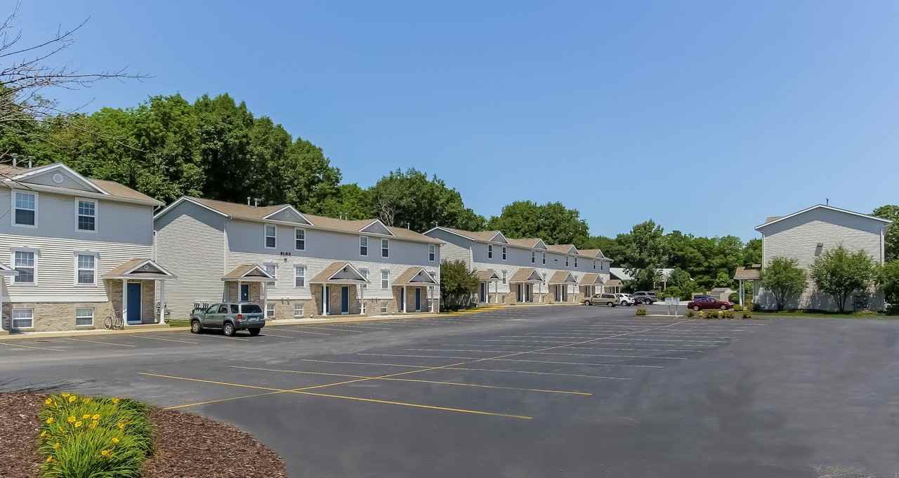 Hightree Townhomes - Photo 2 of 40