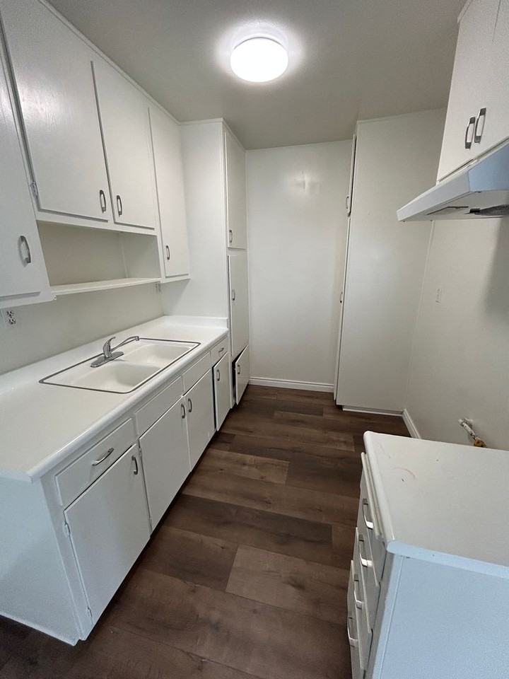 8377 North Gate, LLC - Photo 5 of 15