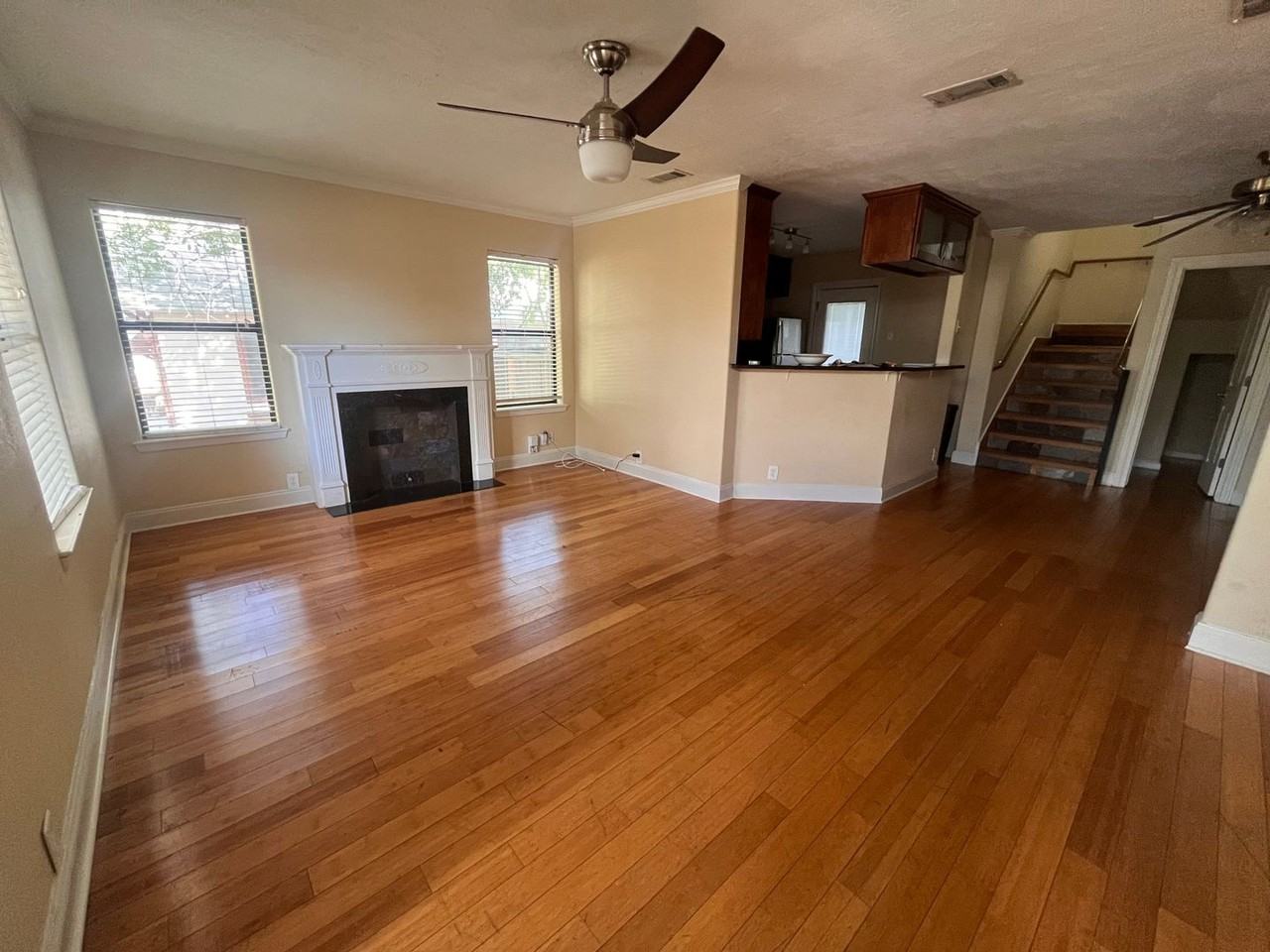 1038 E 43rd Street - Photo 4 of 50