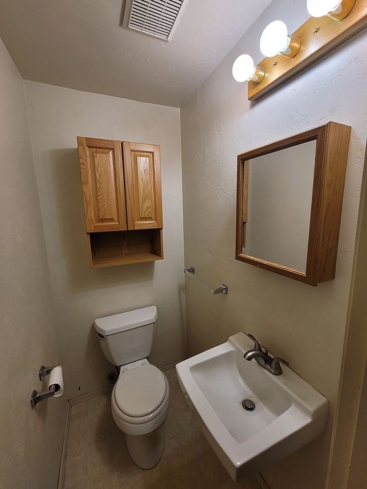 00676 - Photo 2 of 8