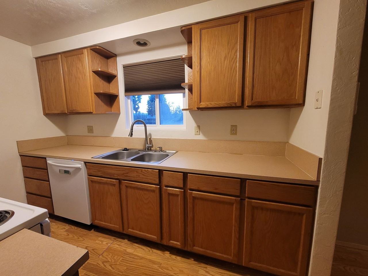 00676 - Photo 3 of 8