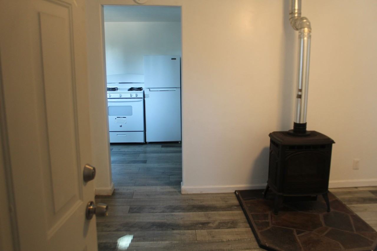 327 Division St - Photo 2 of 4