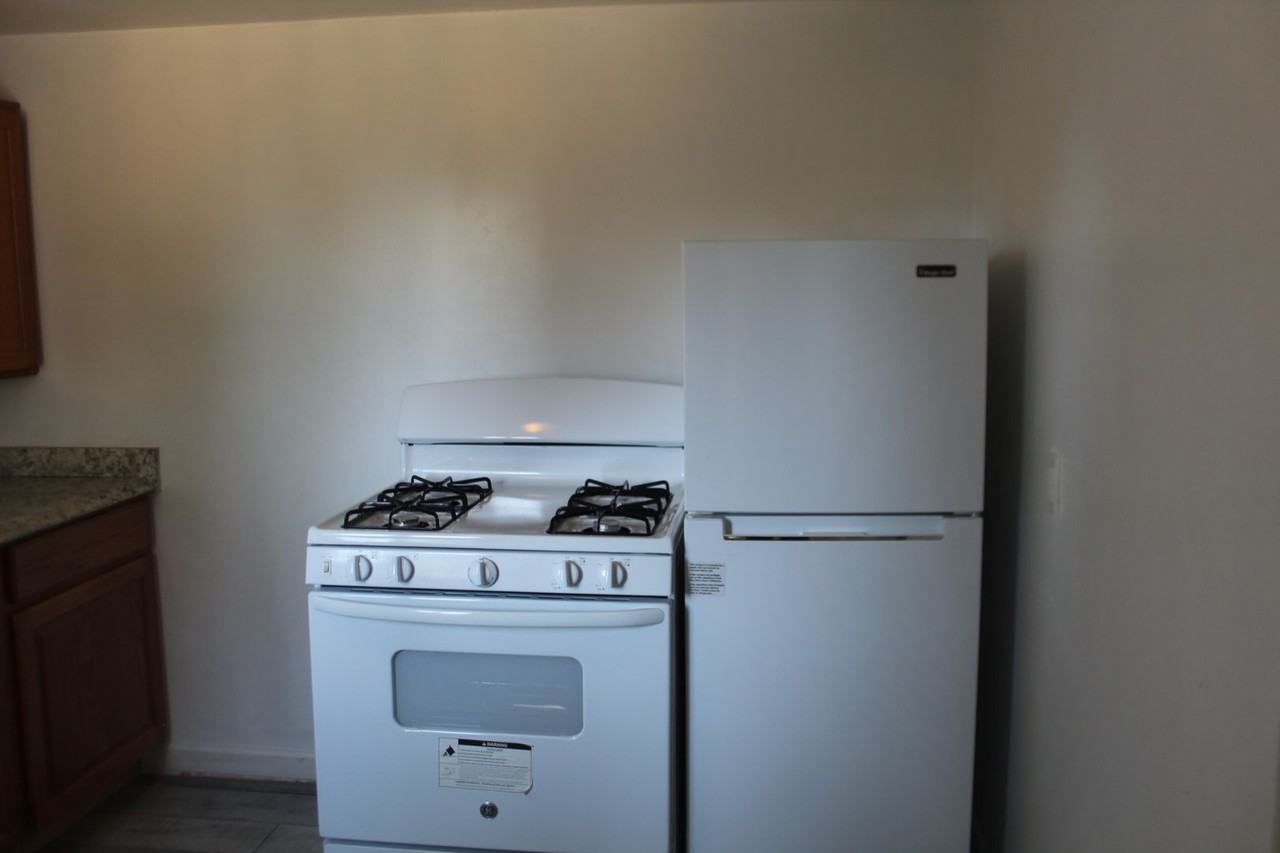 327 Division St - Photo 4 of 4