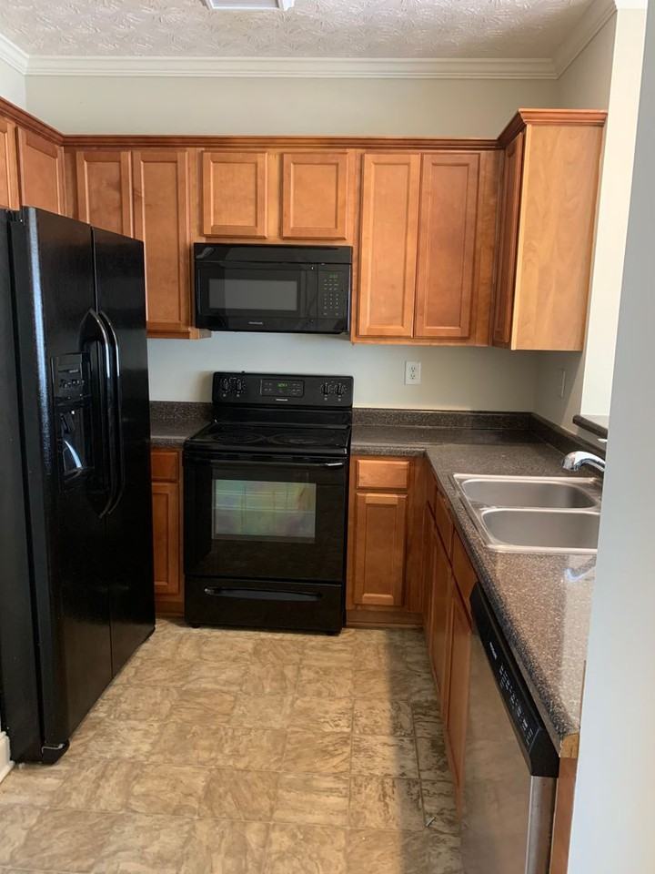 1121 Red Bud St - Photo 4 of 9