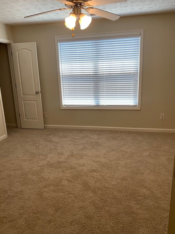 1121 Red Bud St - Photo 6 of 9