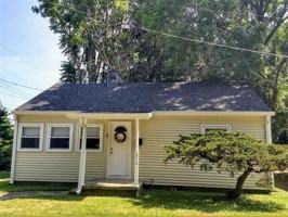 featured image of 210 E 11th St