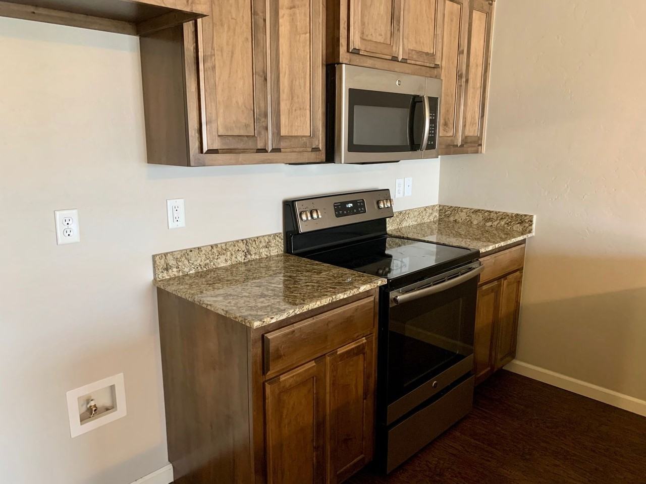 4612 Loch Ln - Photo 6 of 13