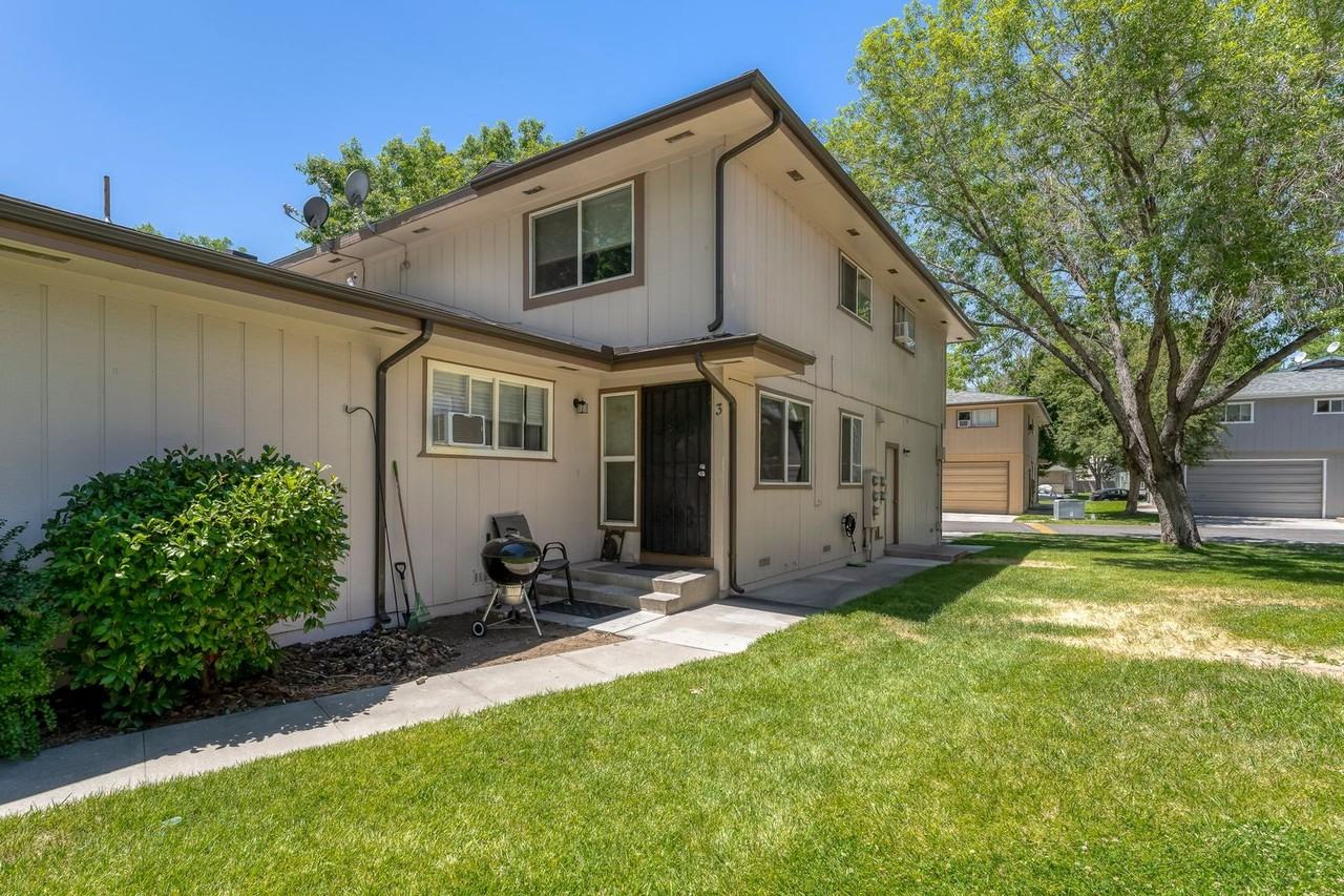 661 Oakwood Dr #3 - Photo 2 of 18