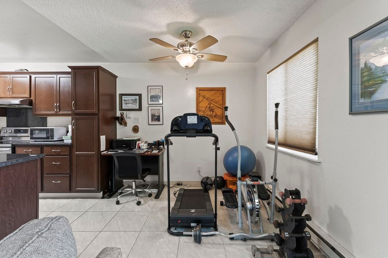 661 Oakwood Dr #3 - Photo 3 of 18