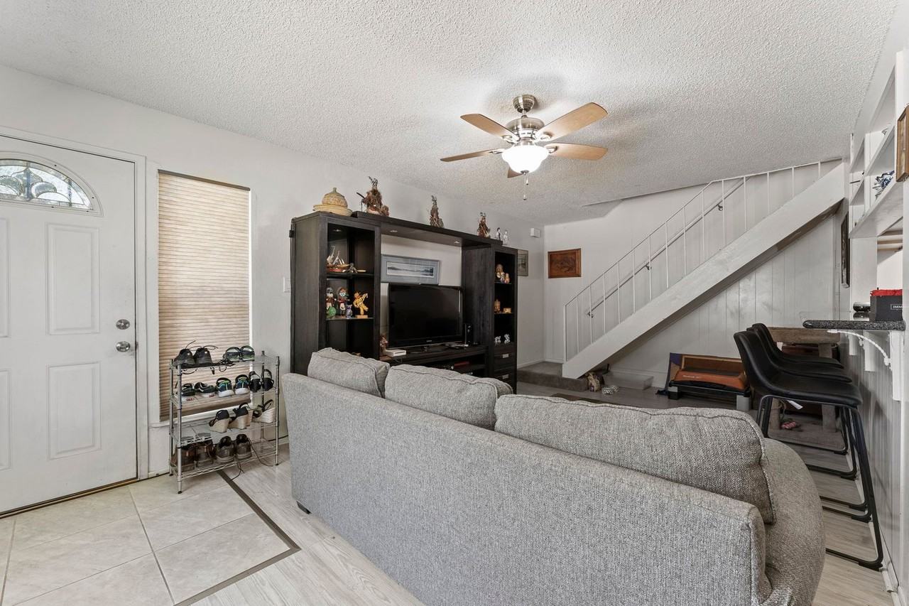 661 Oakwood Dr #3 - Photo 5 of 18