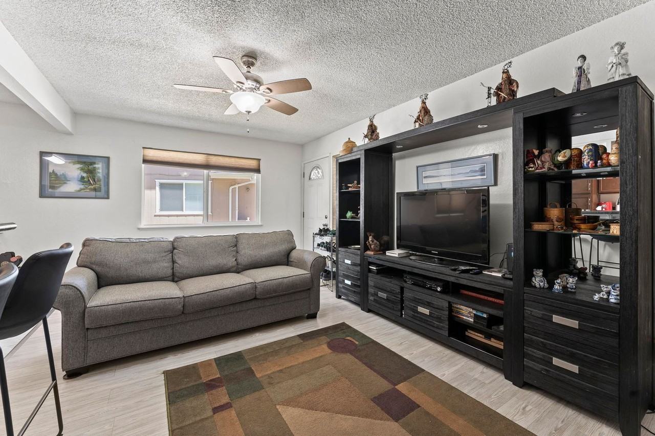 661 Oakwood Dr #3 - Photo 6 of 18