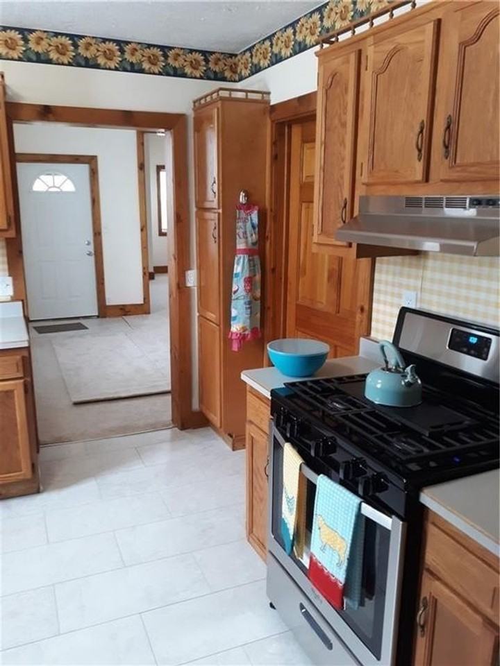 352 S 4th St - Photo 3 of 13