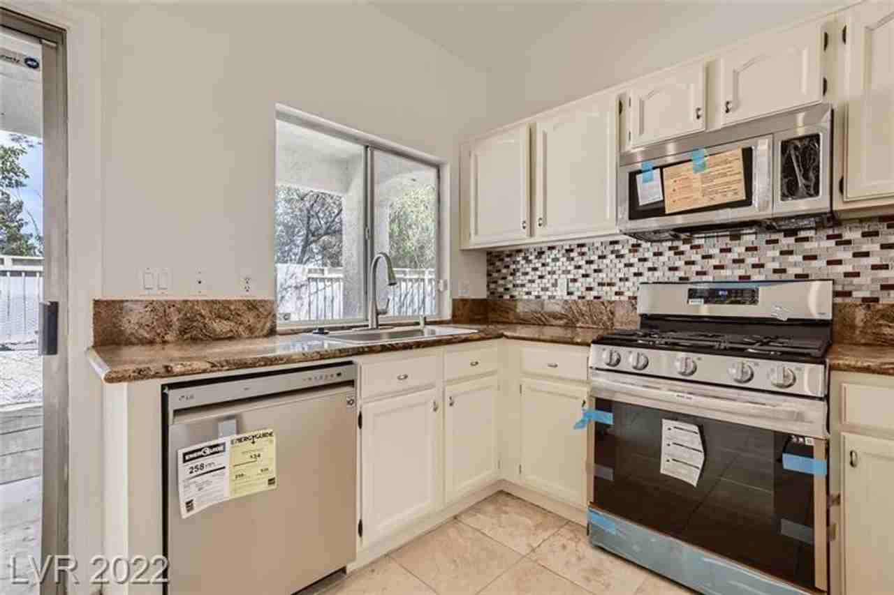 1850 Swallow Hill Ave - Photo 2 of 27