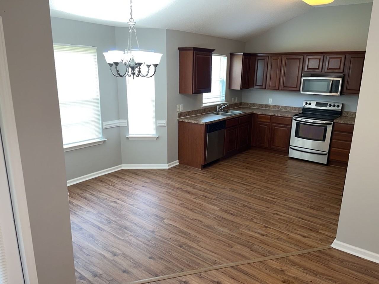 149 Lancaster Way - Photo 5 of 41