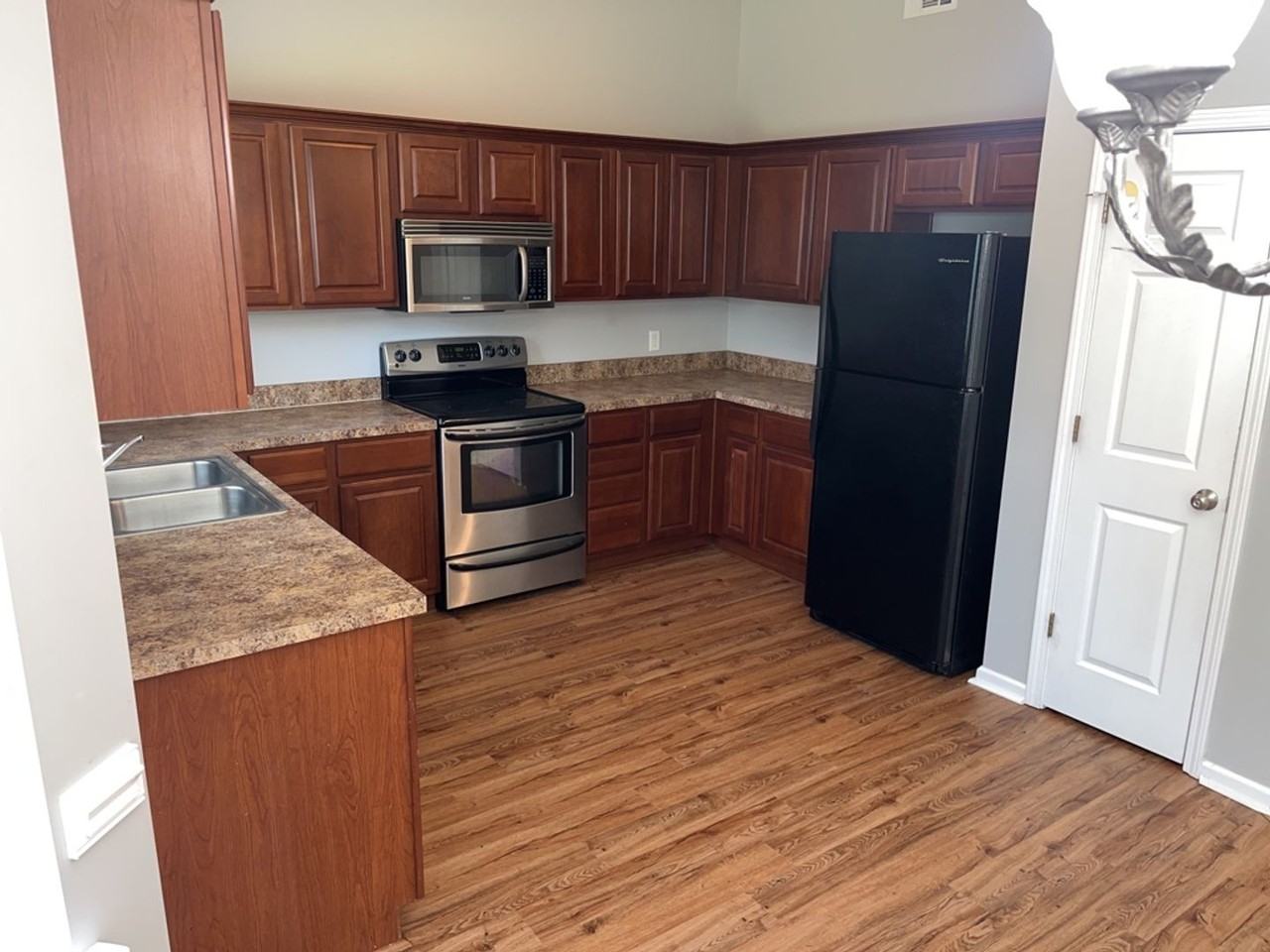 149 Lancaster Way - Photo 7 of 41