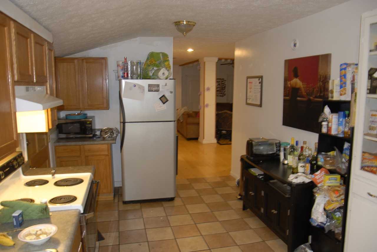 418 E 9th St - Photo 2 of 6