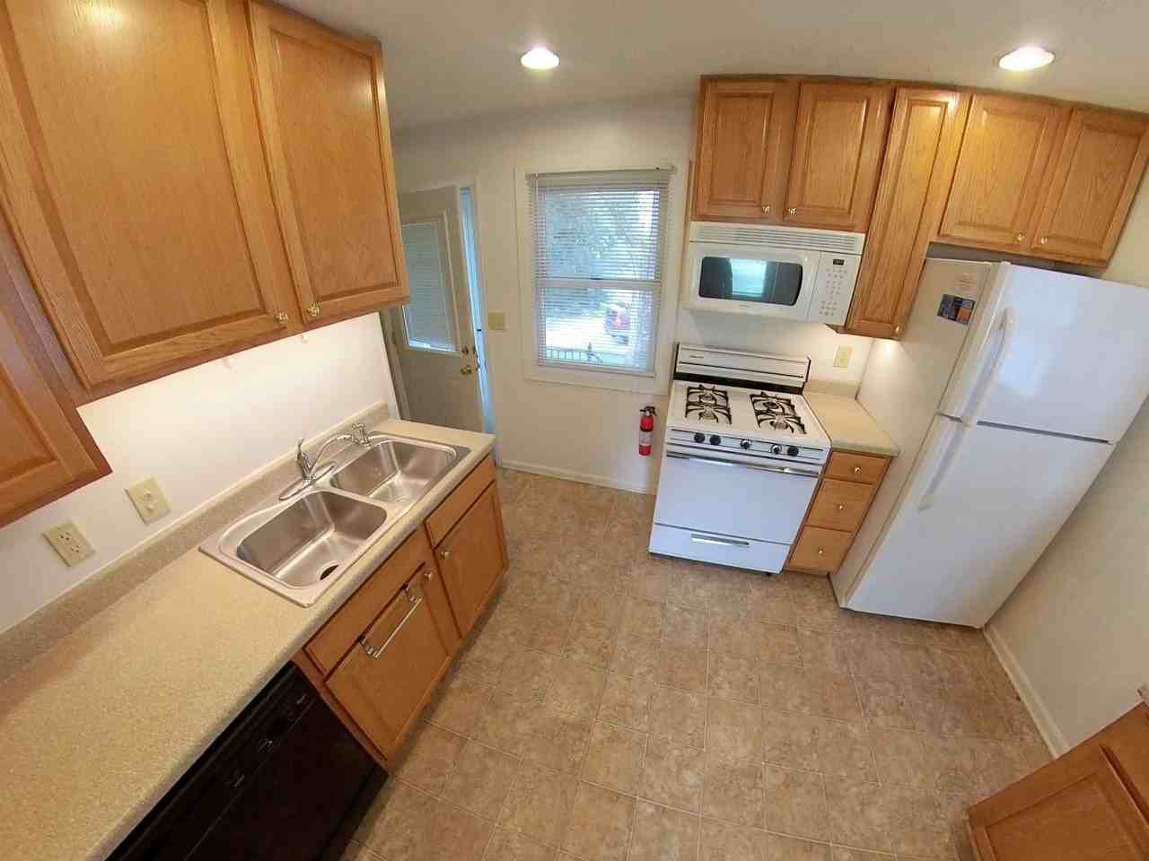 135 North Bryan Avenue - Photo 5 of 15