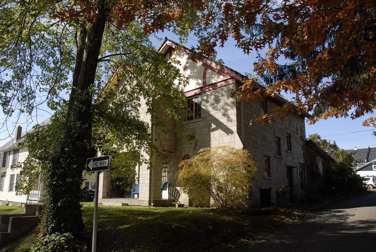 611 N Washington St - Photo 2 of 10