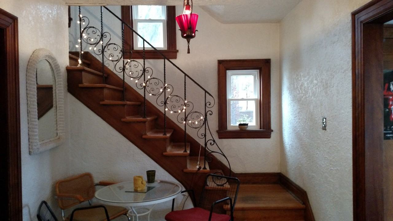 611 N Washington St - Photo 4 of 10