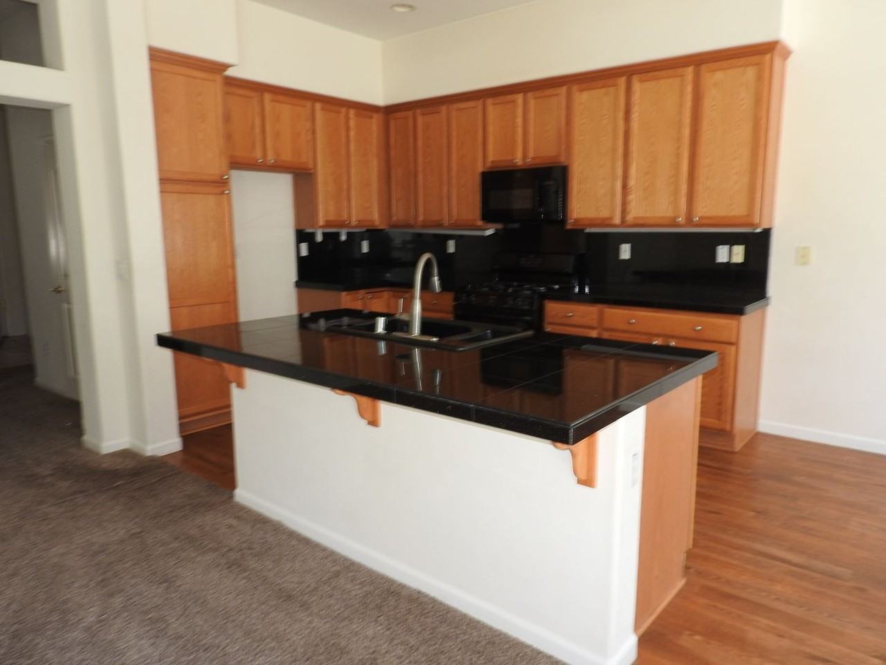 6940 Cherry Ridge Cir - Photo 3 of 18