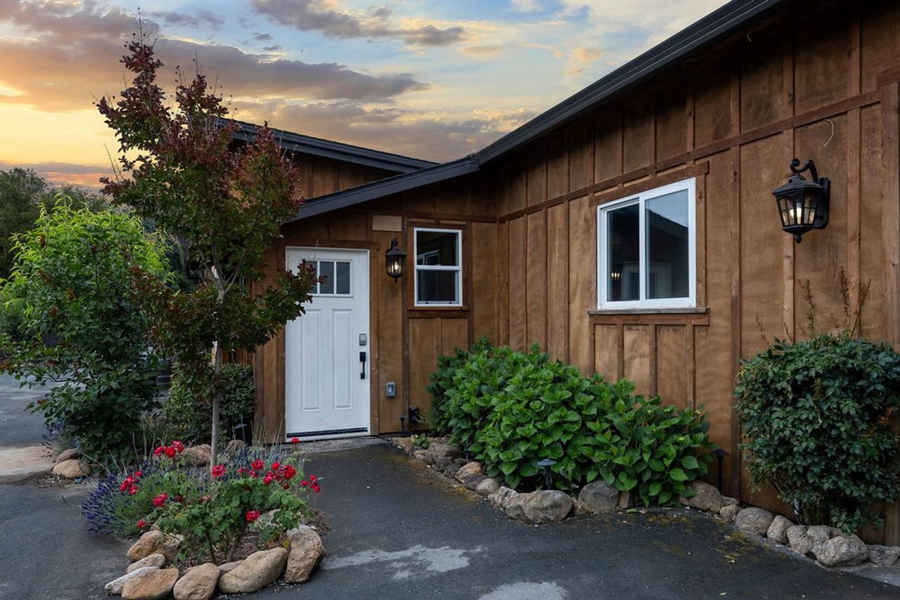 15002 Chalk Hill Road - Photo 2 of 20