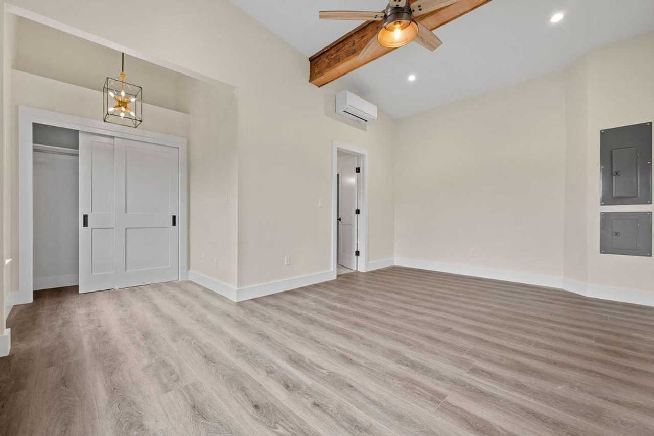 15002 Chalk Hill Road - Photo 5 of 20