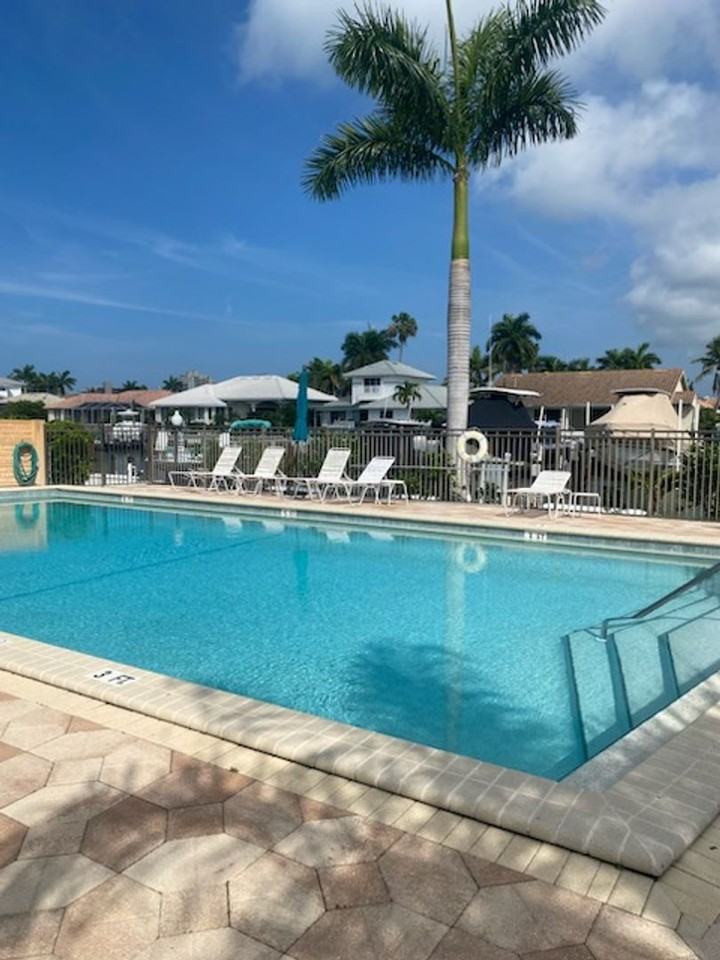 860 Panama Ct - Photo 2 of 12