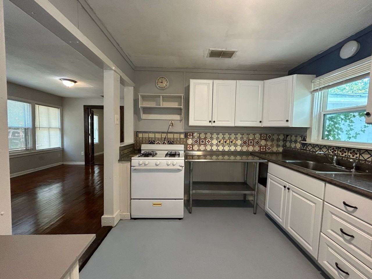 162 Continental - Photo 3 of 24