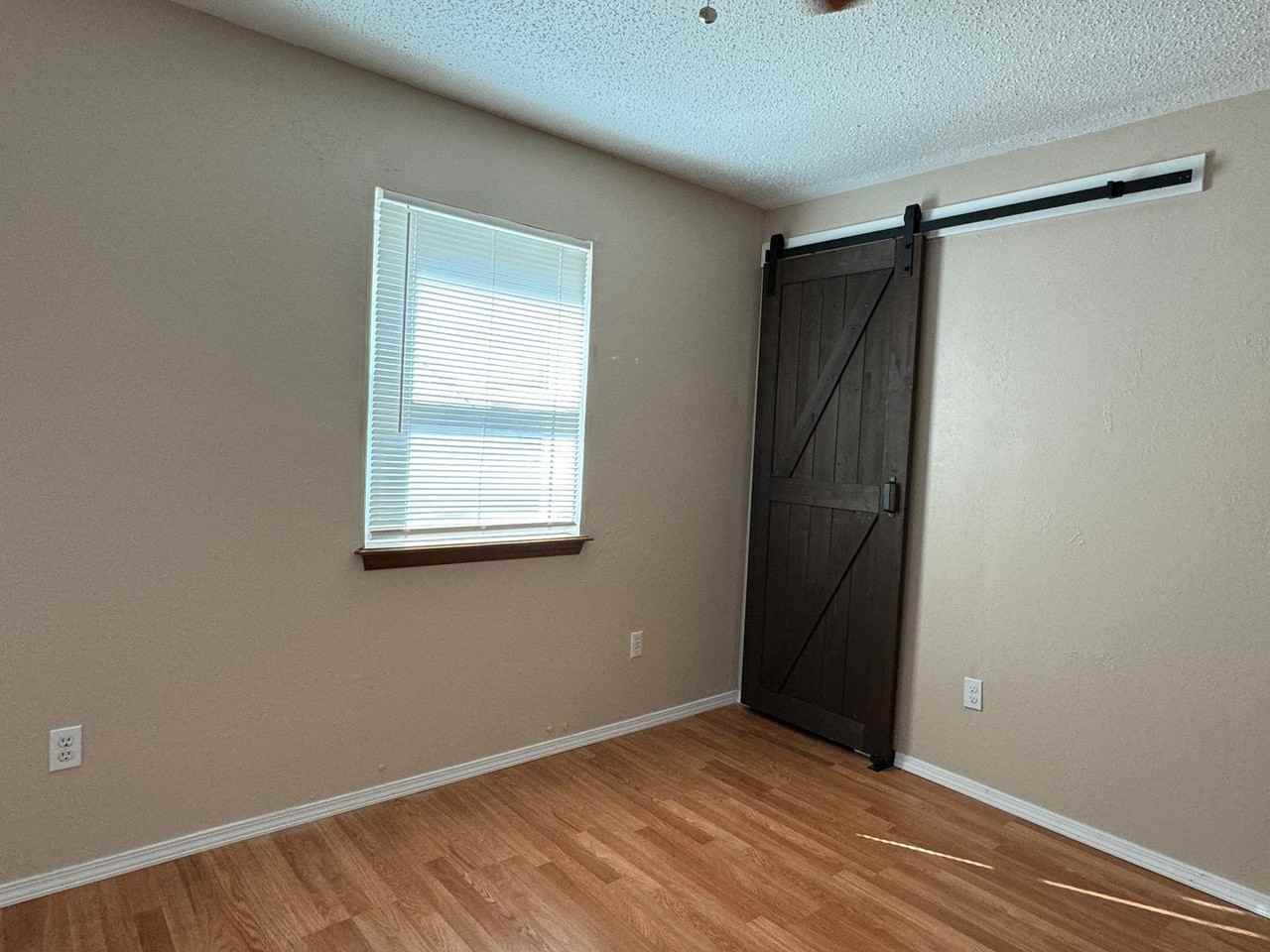 2610 Nw 78th St - Photo 5 of 13