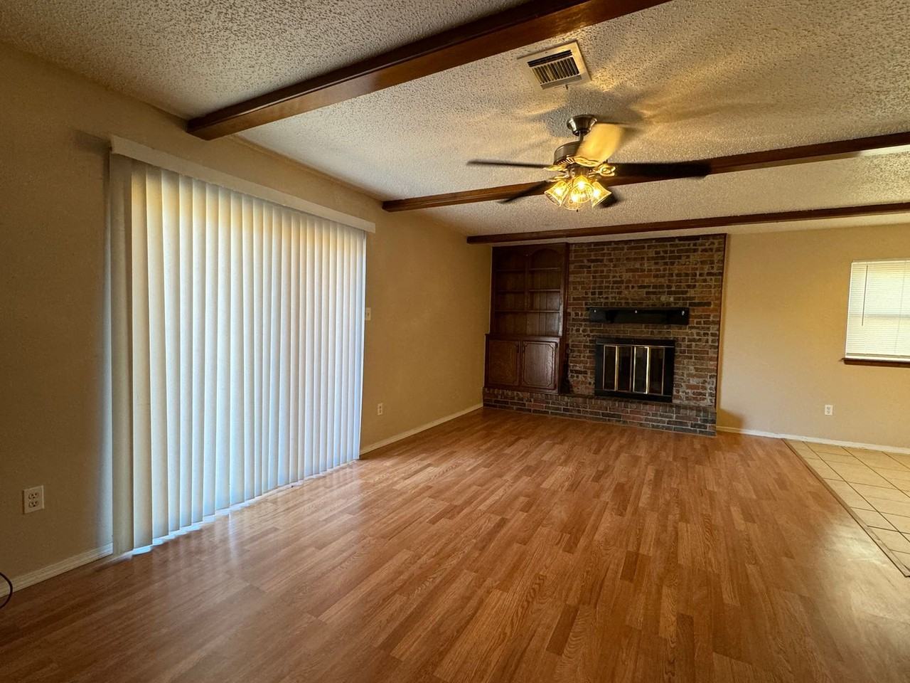 2610 Nw 78th St - Photo 2 of 13