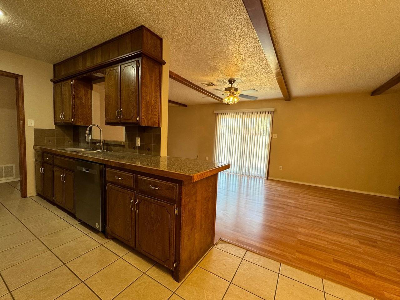 2610 Nw 78th St - Photo 4 of 13