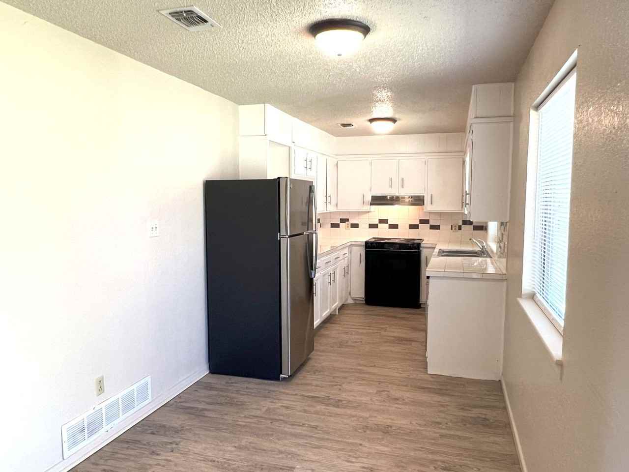 5526 Fordham St - Photo 4 of 15