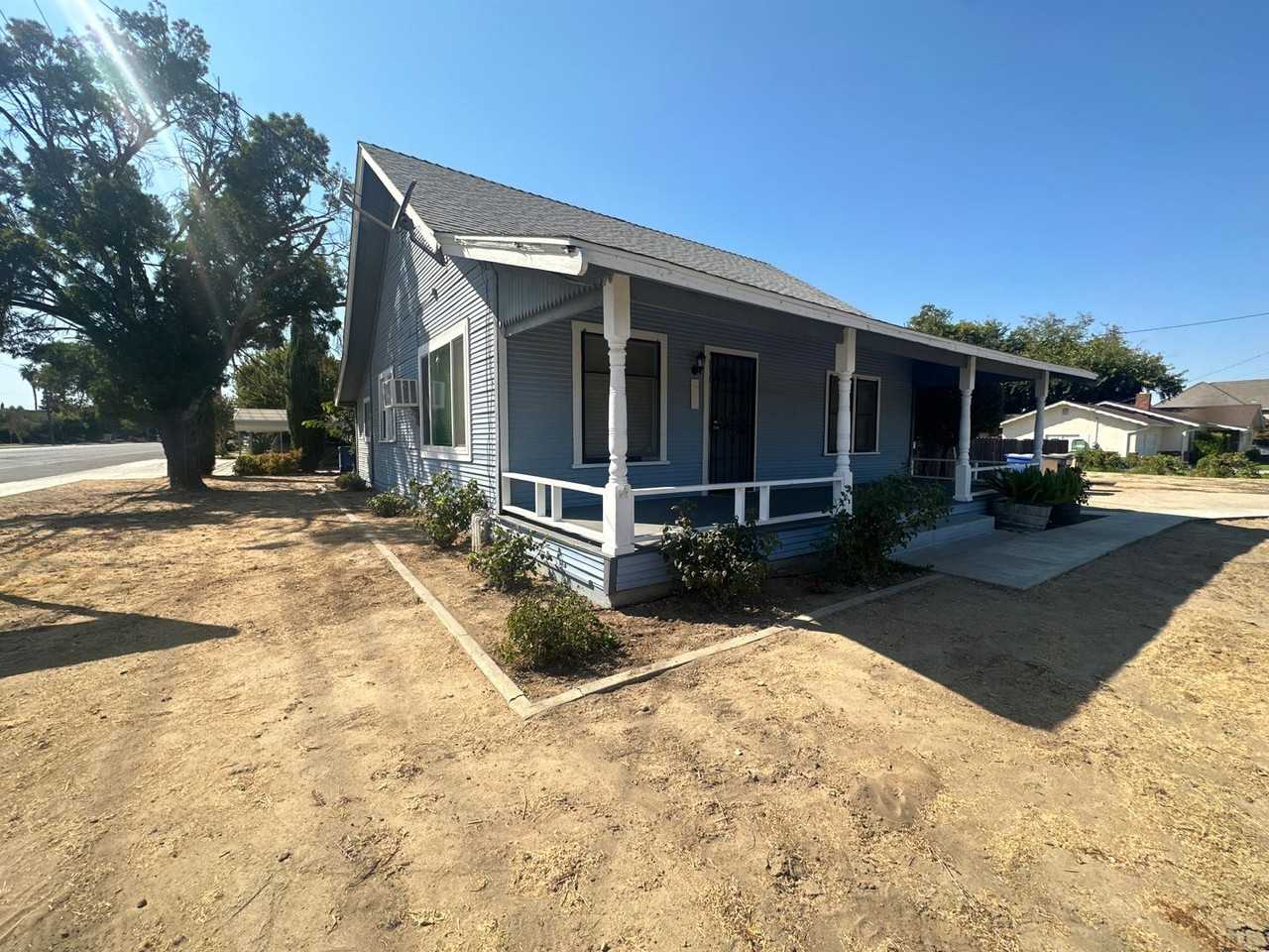 1131 E Monte Vista Ave - Photo 2 of 22