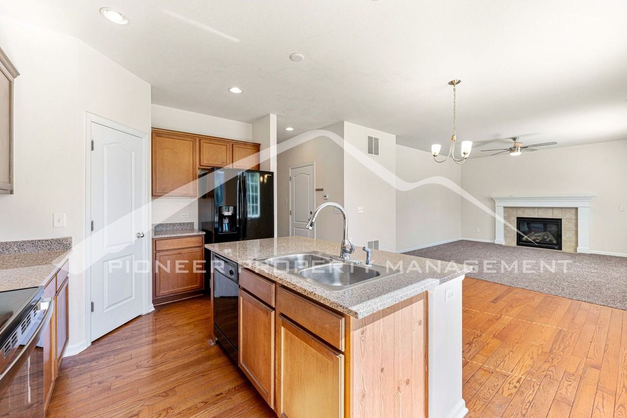 25004 E Pinewood Pl - Photo 7 of 22