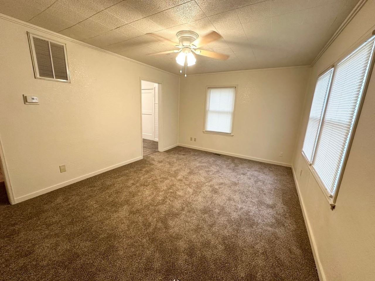 843 Se 33rd St - Photo 2 of 13