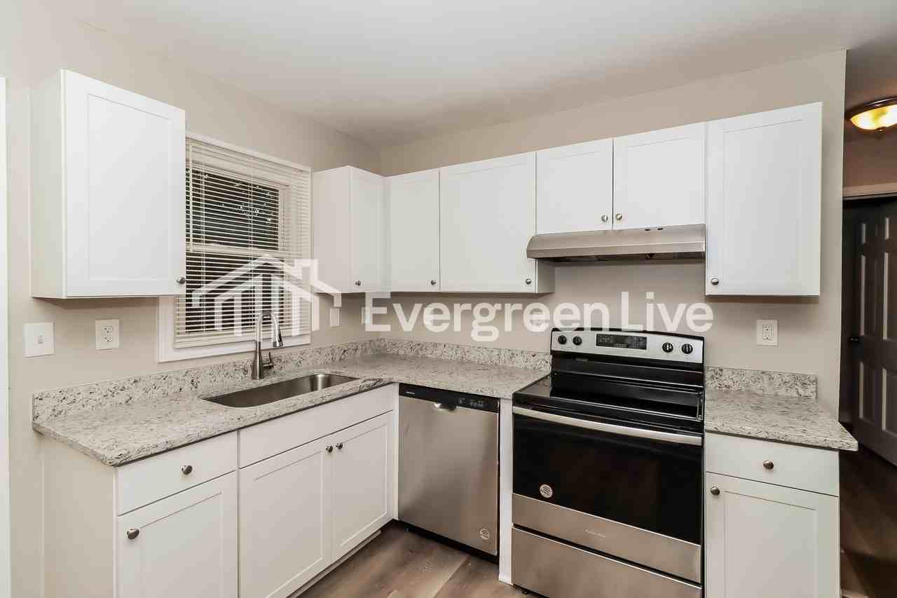 1404 Hateras Ave - Photo 3 of 12