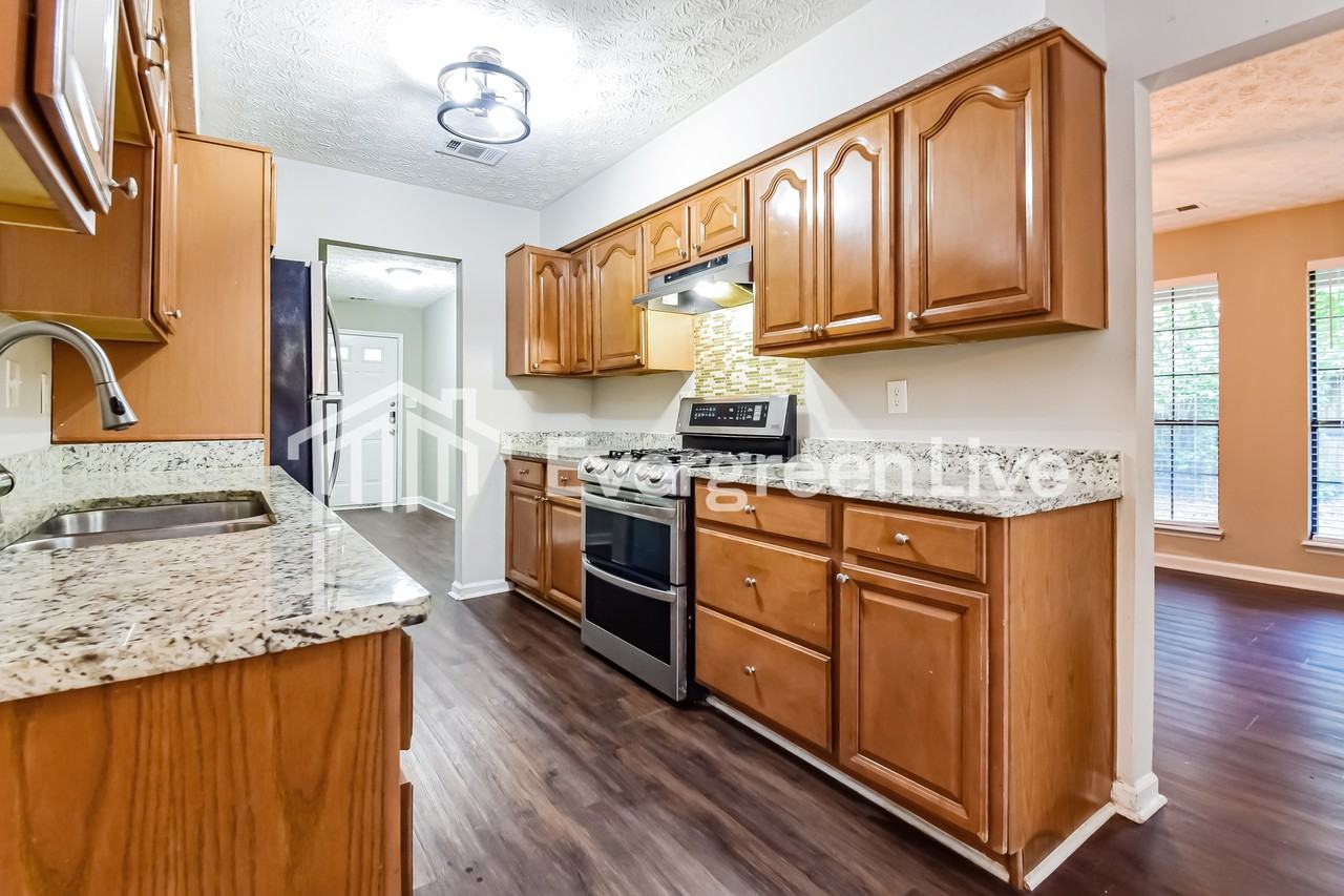 8923 Gardener Dr - Photo 4 of 15