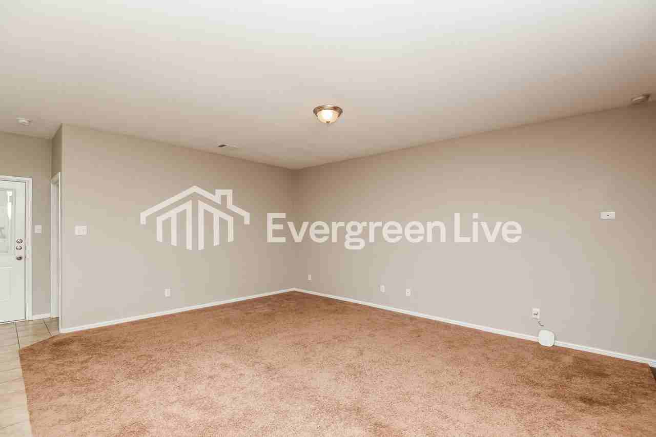 805 Hutchins Dr - Photo 7 of 13