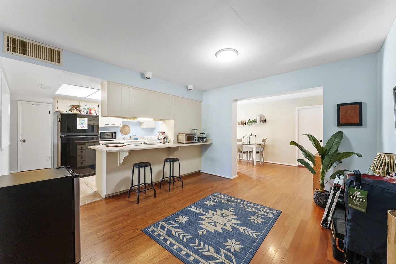 1155 E Geneva Dr #4 - Photo 4 of 11