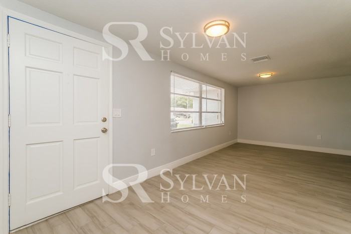 5220 Falcon Dr - Photo 2 of 15