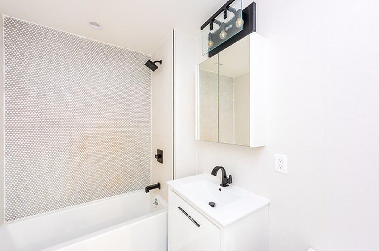 1325 Herkimer St #302 - Photo 5 of 11