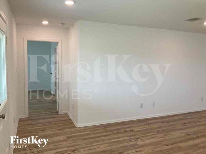 453 Maple Bend Ln - Photo 3 of 10