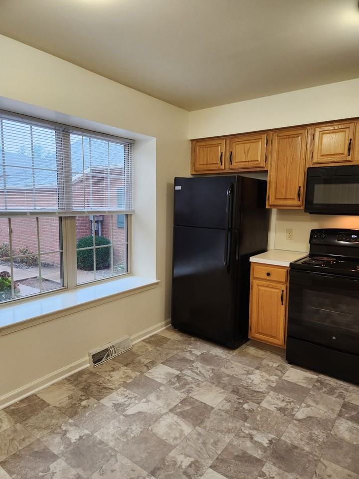 Woods Edge Townhomes (05wo) - Photo 4 of 38