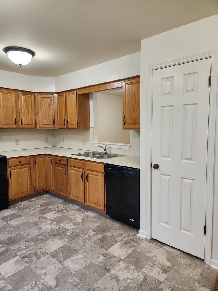 Woods Edge Townhomes (05wo) - Photo 5 of 38